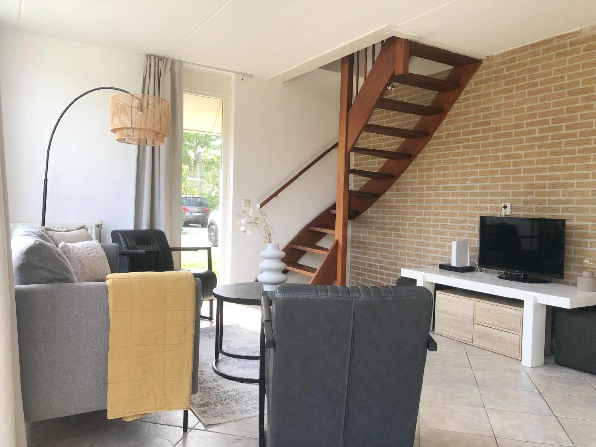 Bungalow 6 Op Recreatiepark De Wielen Sint Maarten Exteriör bild