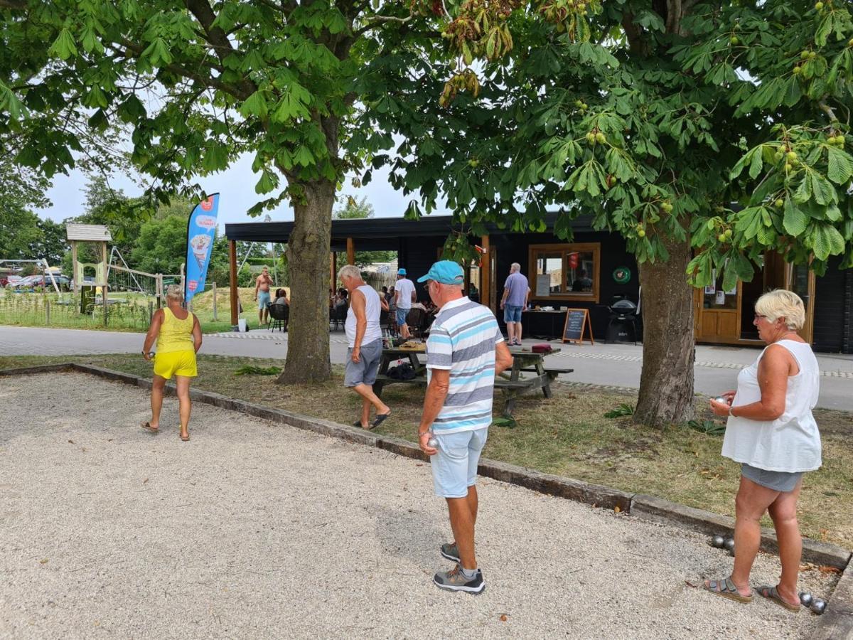 Bungalow 6 Op Recreatiepark De Wielen Sint Maarten Exteriör bild